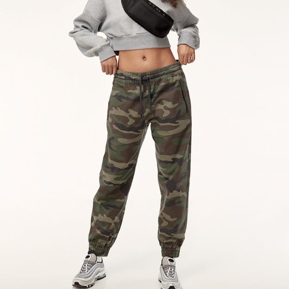 Aritzia Alix TNA camouflage joggers - Picture 1 of 6